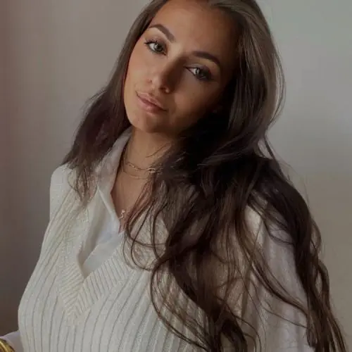 annasingleee image 3